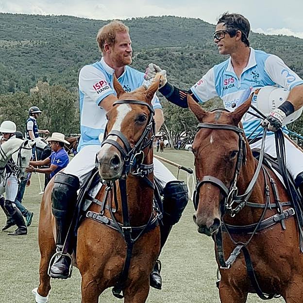 El príncipe Harry y Nacho Figueras tienen el mundo del polo en común: el argentino es el capitán del equipo del duque de Sussex. 