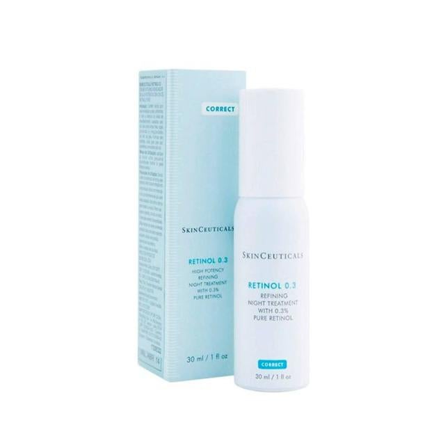 Retinol 0,3 Refining Night Treatment de SkinCeuticals tiene un efecto alisante y regenerador que transforma el aspecto, reduciendo todo el envejecimiento visible en el rostro, sean manchas, arrugas, líneas de expresión o flacidez, por su 0,3% de retinol que acelera la renovación celular y estimula el colágeno. Además, su fórmula minimiza la irritación. Cómpralo aquí
