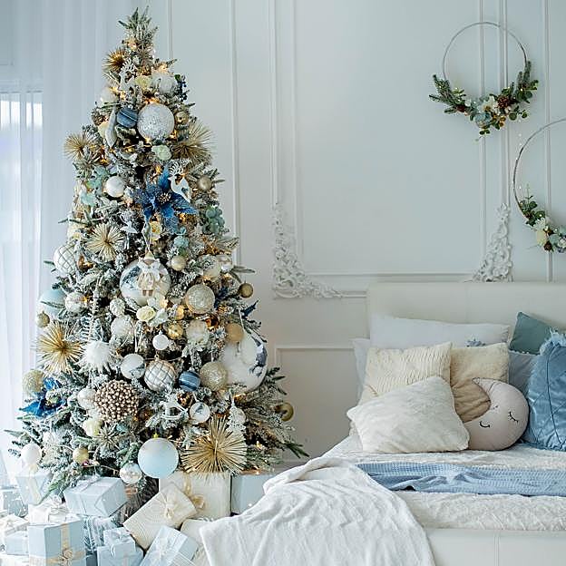 Consigue el árbol de Navidad más bonito con estos trucos que elevan la decoración de tu casa y le da un toque más moderno y elegante