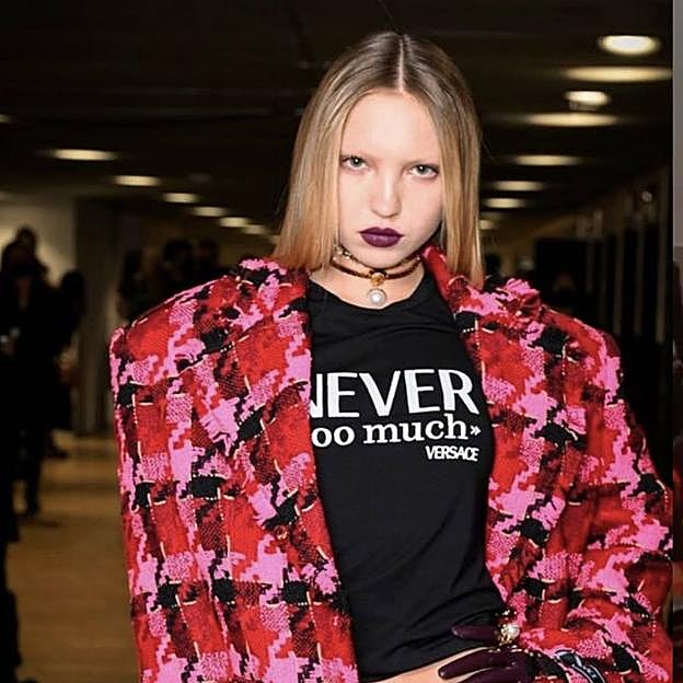 Vuelven las cejas ultra finas: la tendencia de belleza más fea de los 90 que ya están probando las influencers