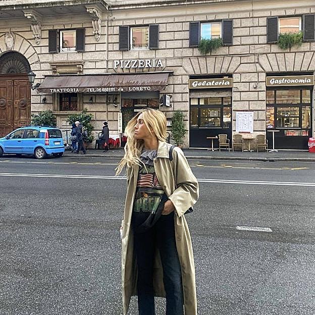 Esta es la blusa romántica made in Spain que podrás lucir también con sudadera rockera