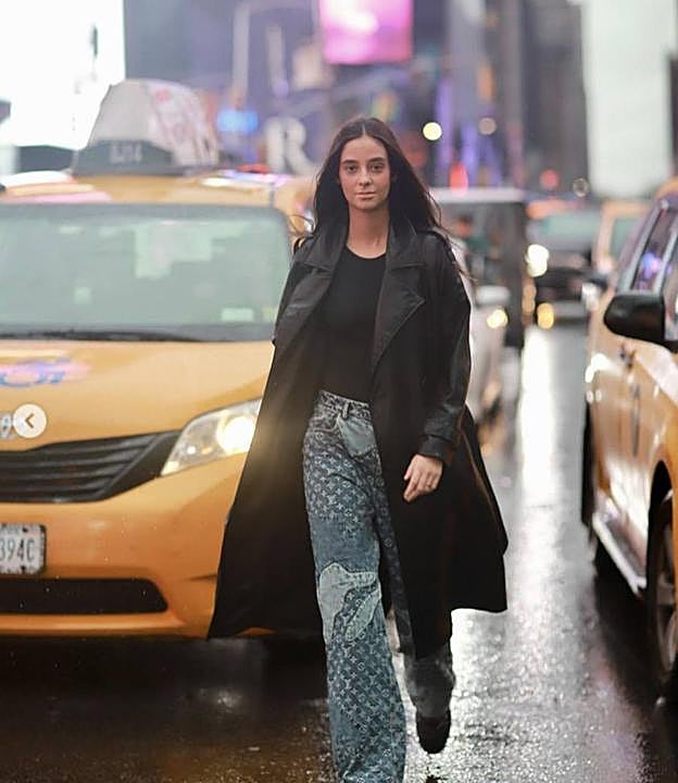 Victoria Federica con su gabardina de piel en Nueva York.