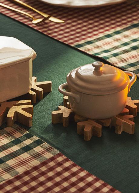 Imagen - Salvamantel Doble de Copos de Nieve Zara Home