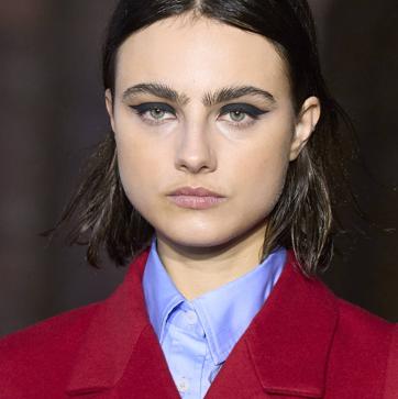 Imagen secundaria 1 - Looks de pasarela de Coperni y de Eudon Choi y 24-HR Brow Setter de BENEFIT(30,99 €).