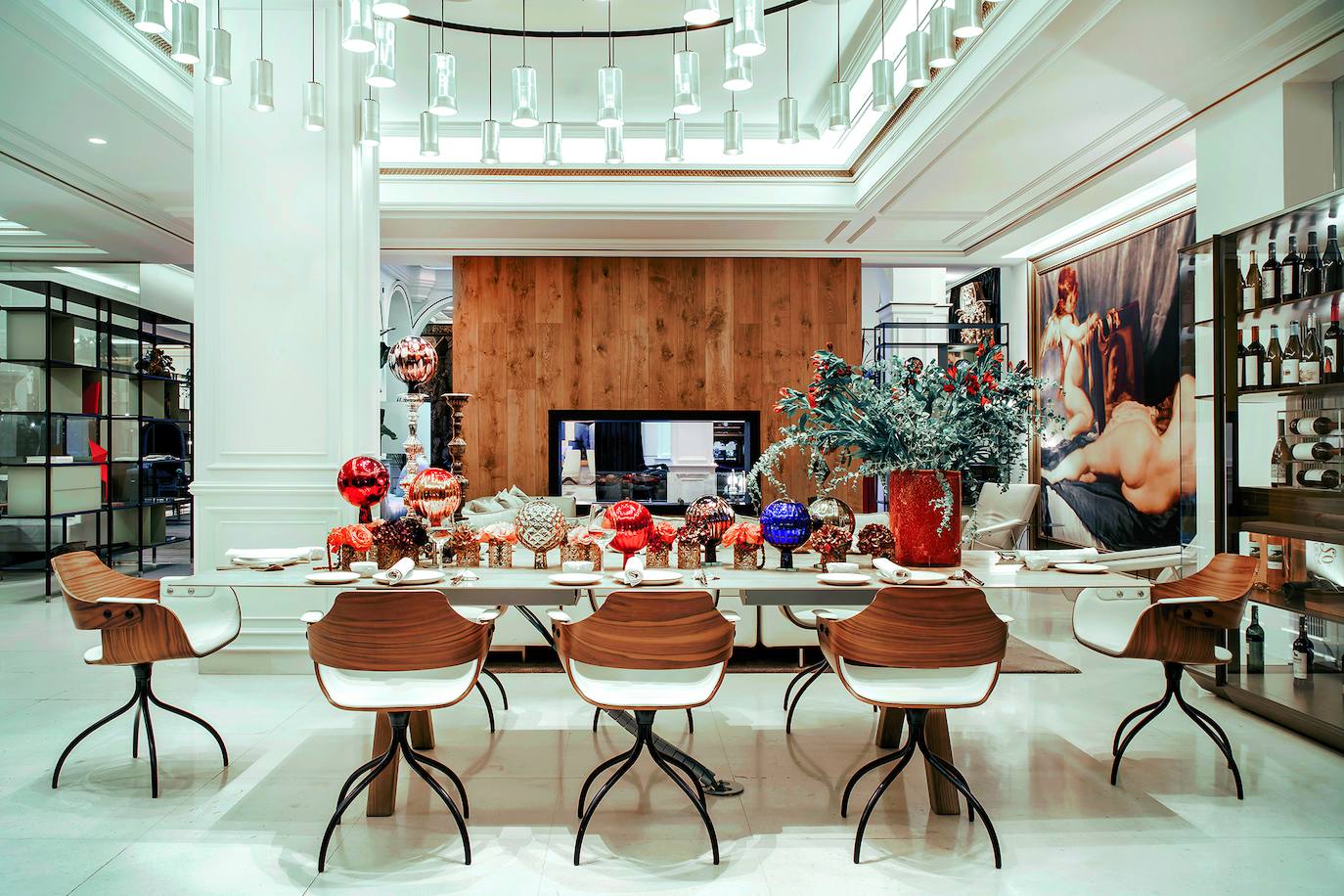 A Christmas Tale, Plate by Plate lleva los platos de los grandes chefs de los hoteles Gran Meliá, como el madrileño Palacio de los Duques, a los servicios de Nochebuena, Navidad, Nochevieja y Año Nuevo. 