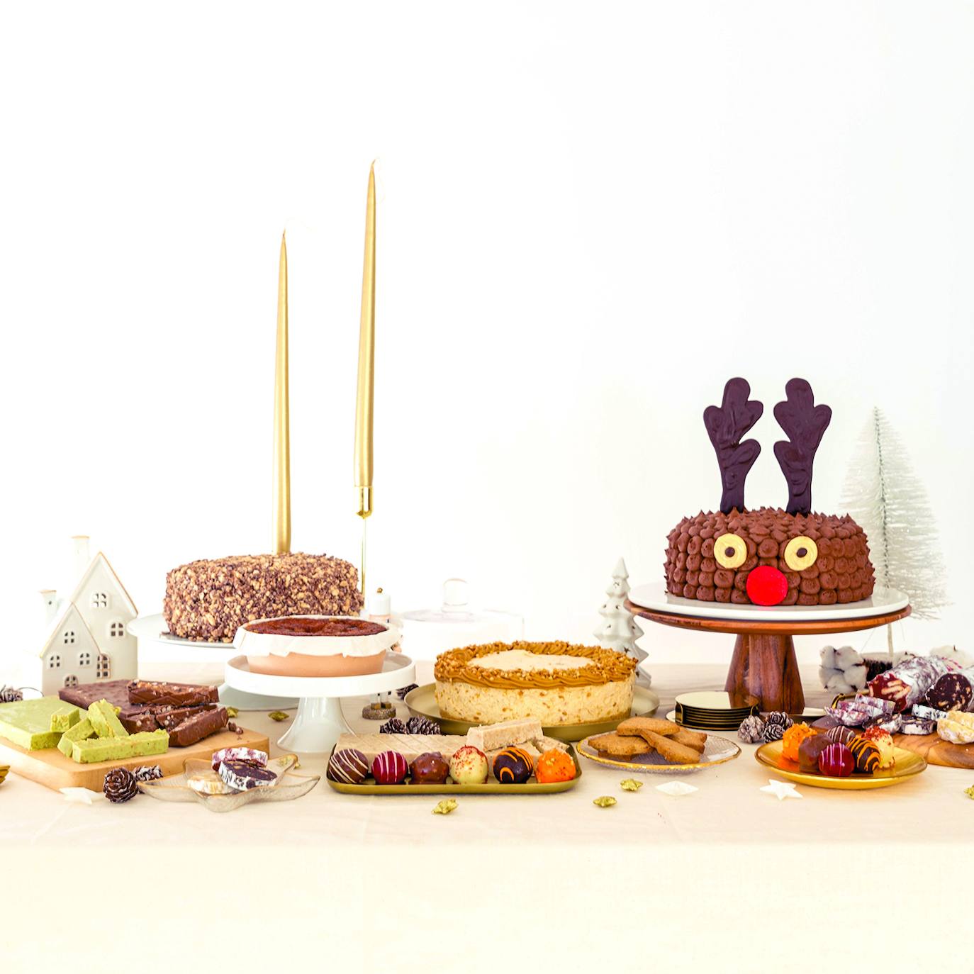 Pepittone, tarta de turrón blando... En el obrador valenciano de Pepina Pastel se crean los dulces navideños con más personalidad que, en menos de 48 horas, podrás recibir en cualquier lugar de la Península. 