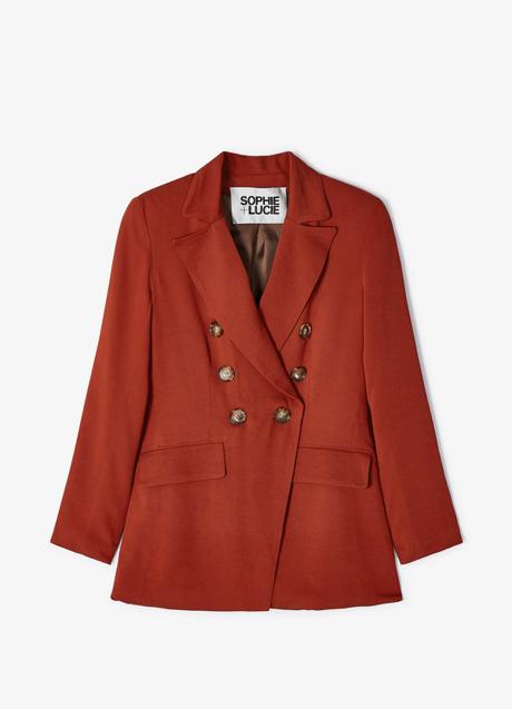 Imagen - Americana en color teja de Sophie and Lucie. Cortesía de Sophie and Lucie.