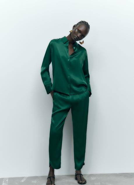 Imagen - Conjunto pijamero de Zara (pantalón 29,95€, camisa 29,95€).