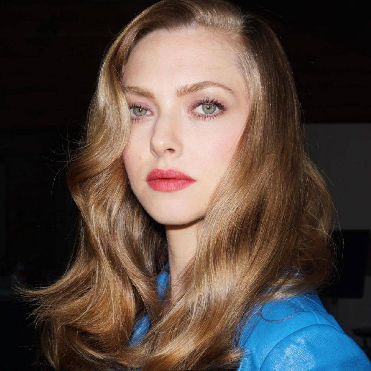 Para tener la mirada radiante y suave de Amanda Seyfried necesitas estos contornos de ojos