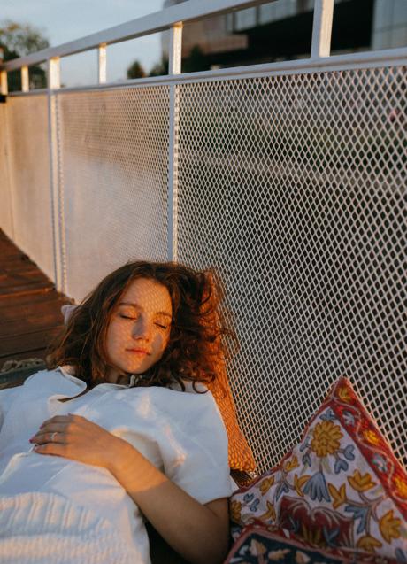 Imagen - Mujer durmiendo/PEXELS