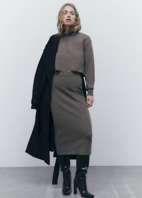 Imagen - Conjunto gris con falda y sudadera