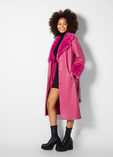 Imagen - Abrigo de pelo de Bershka, 59,99€.