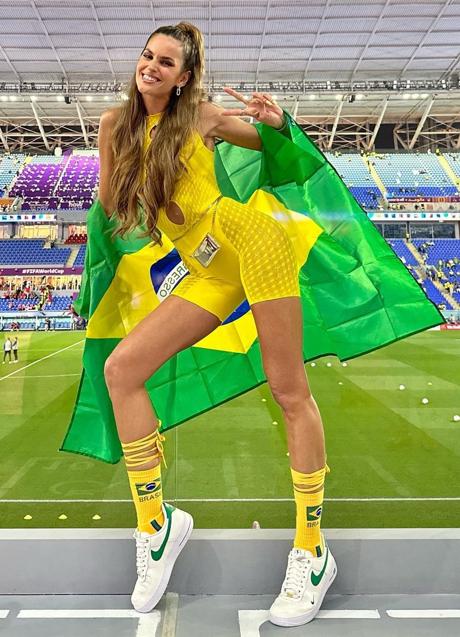 Imagen - Izabel Goulart anima a Brasil con este look.