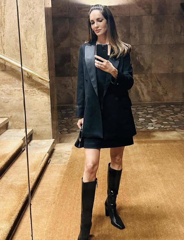 Seguro que no es la primera vez que ves este tipo de peinado. Un look que se convirtió en toda una sensación en los años 2000. Pero claro, lo que no sabías por aquel entonces era su  efecto lifting . Es sencillo, despeja el rostro de la melena y... ya ha conquistado a rostros conocidos como  Eugenia Silva . 