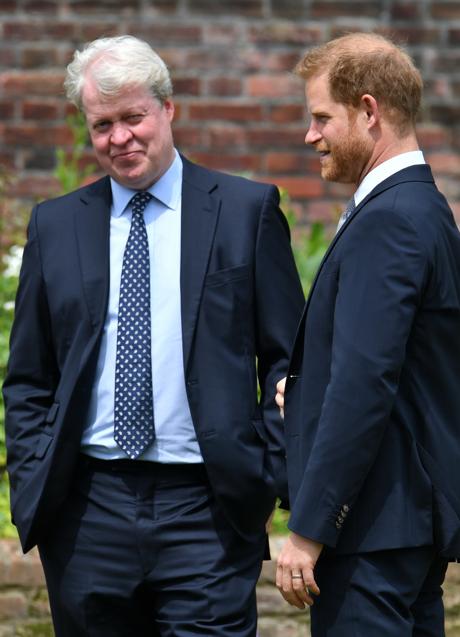 Imagen - El hermano mayor de Diana de Gales, el actual conde Spencer, en una foto reciente junto al príncipe Harry. (Foto: GTRES)