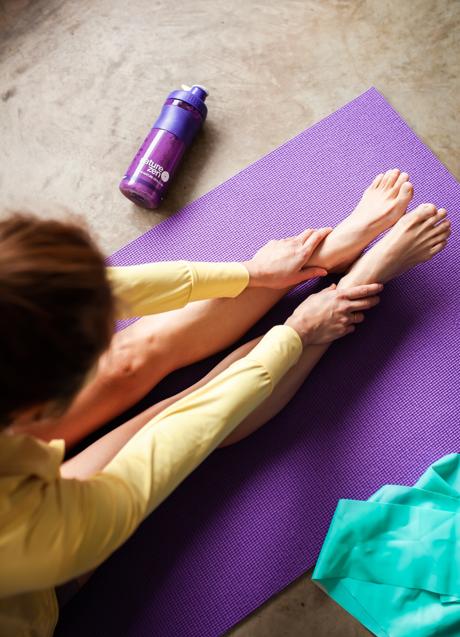 Imagen - Mujer estirando tras el entrenamiento/UNSPLASH