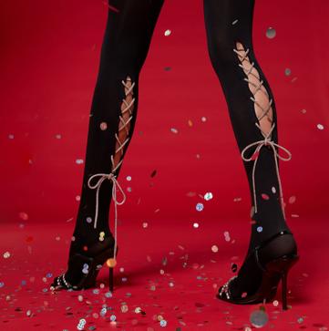 Imagen secundaria 1 - Estas medias tienen una cita cruazada con lazada.