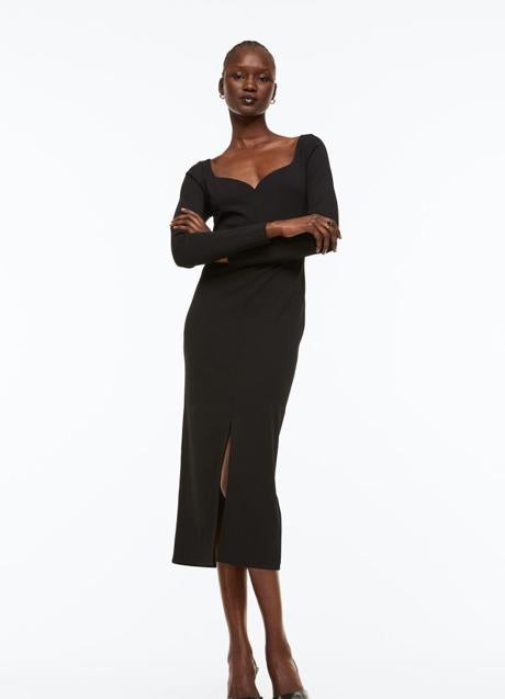 Imagen - Vestido negro con escote de corazón, 29,99€.