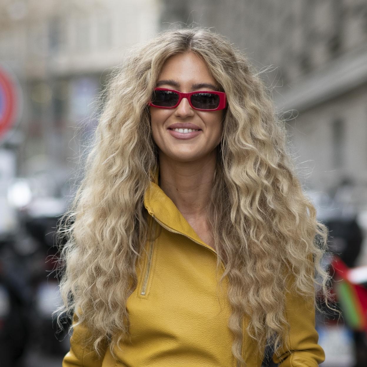 Las posturas de yoga que estimula el crecimiento del pelo.