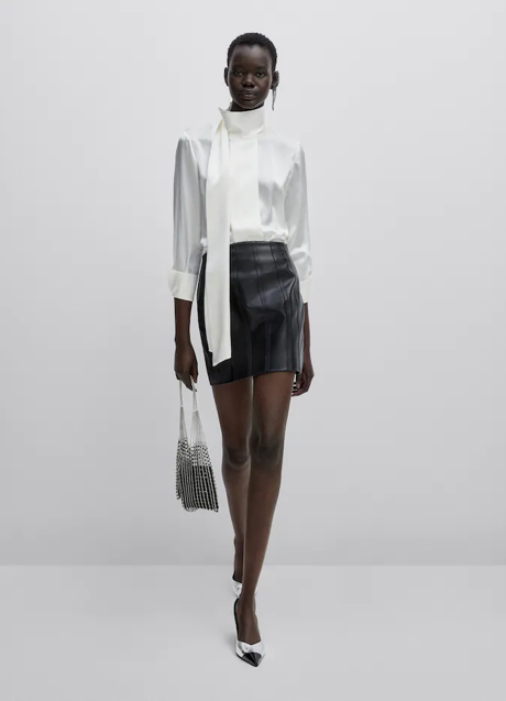 Imagen - Camisa de seda con lazo, 129€.