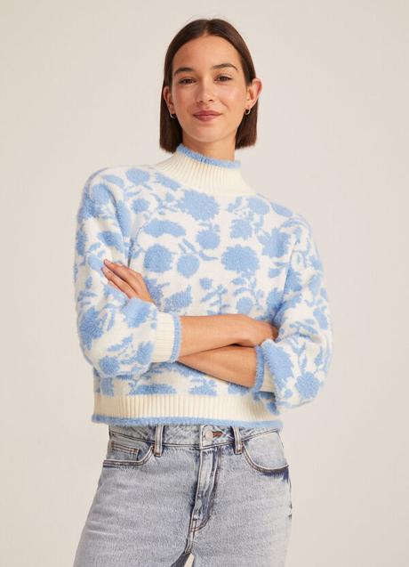 Imagen - Jersey jacquard con estampado de flores en azul de Springfield. Foto: Springfield.