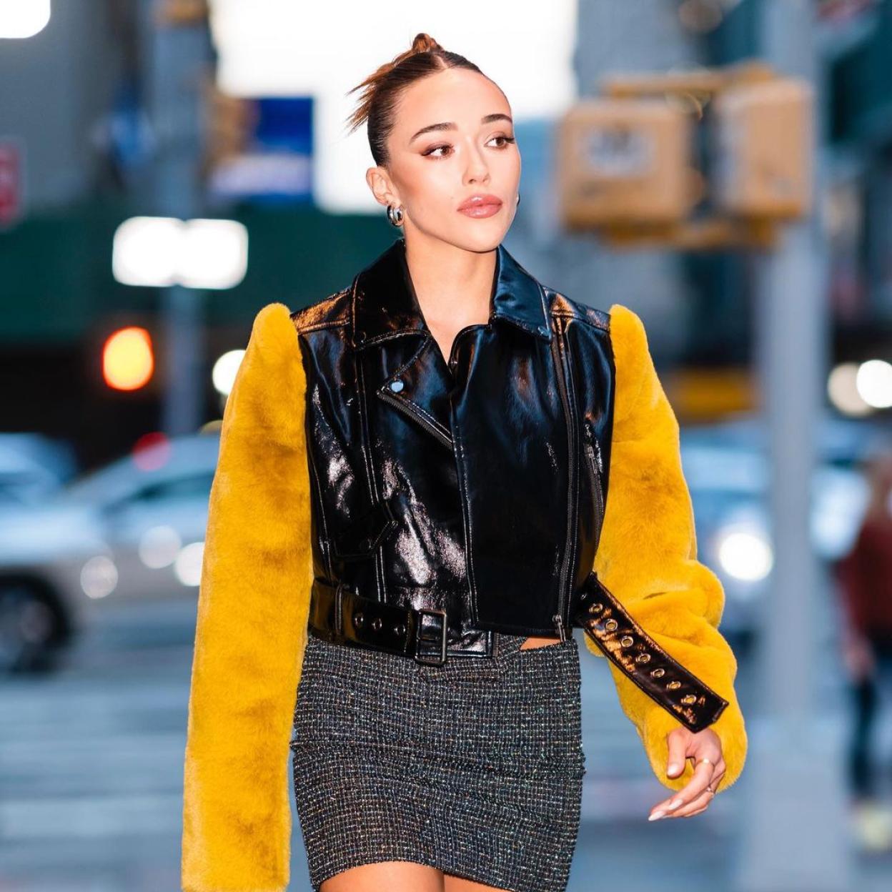 La influencer y modelo Sophia Culpo en el street style.