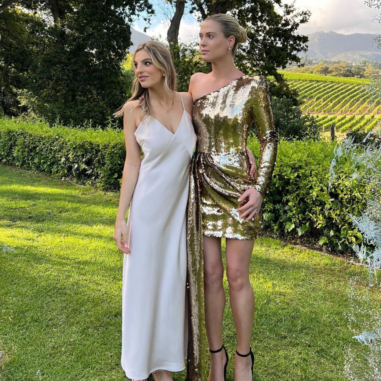La sobrina de Lady Di, Amelia Spencer con vestido de lentejuelas en una boda.