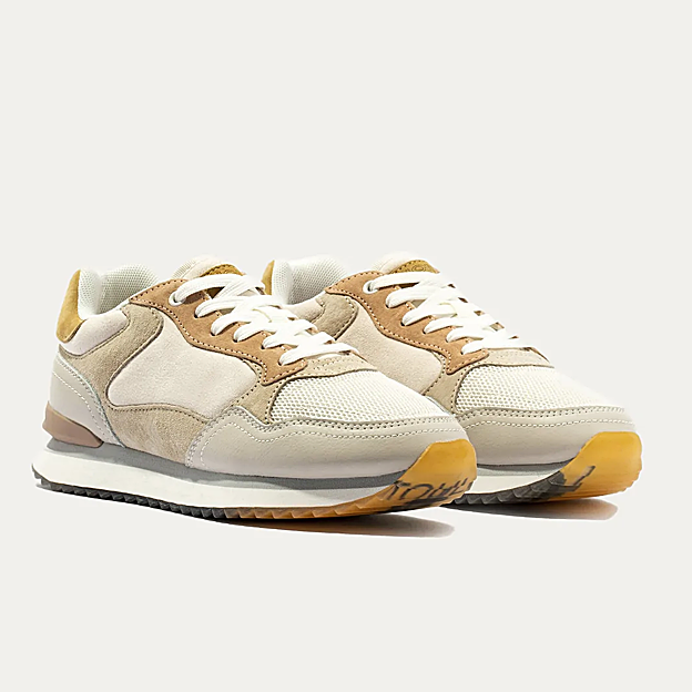 Las zapatillas Hoff.