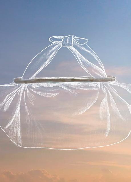 Imagen - Regalo envuelto con la técnica Furoshiki/ @furoshikistudio