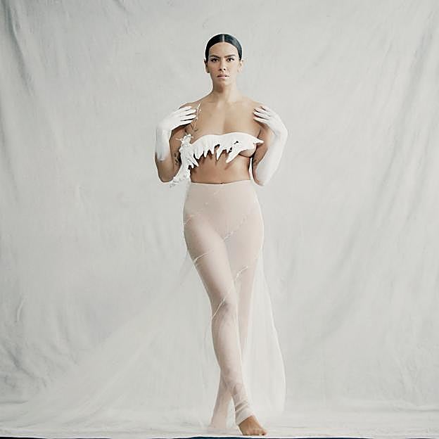 Imagen principal - Las fotos del look de Crsitina Pedroche.