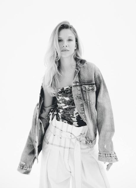 Imagen - Cazadora de Levi's, y top y pantalón de Philosophy di Lorenzo Serafini. La fotografía es de Pepe Lóbez y el estilismo, de Sara Fernández Castro.