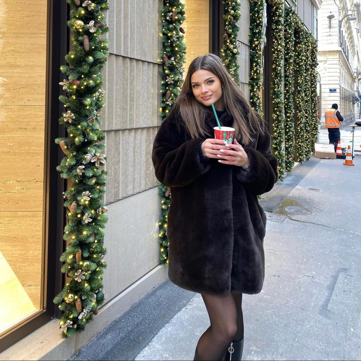 Esta es la falda de tubo más preciosa de Zara para empezar el 2023 con buen pie. 