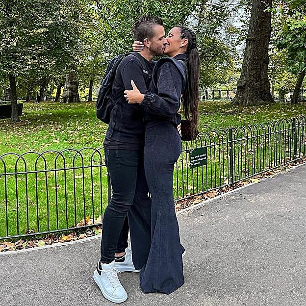 Imagen principal - Cristina Pedroche y Dabiz muestran su amro en Instagram