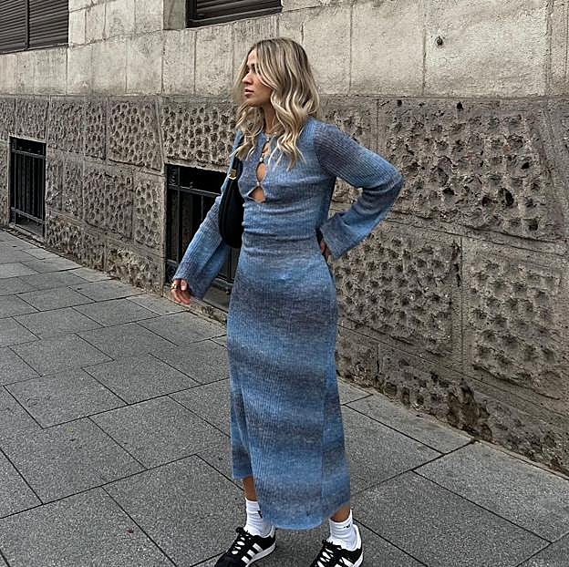 Imagen principal - Las influencers Melissa López, María Fernández-Rubíes y Sophie con zapatillas Gazelle.