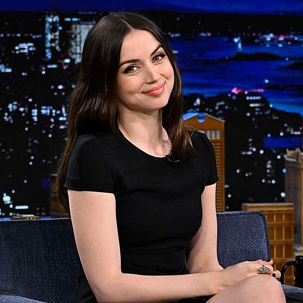 El look de infarto de Ana de Armas: así es el atrevido vestido negro con el que ha triunfado