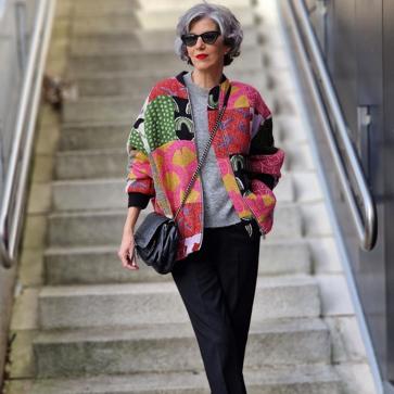 Imagen secundaria 1 - Rocío Osorno, Carmen Gimeno y Natividad Alcantara con la bomber de Zara.