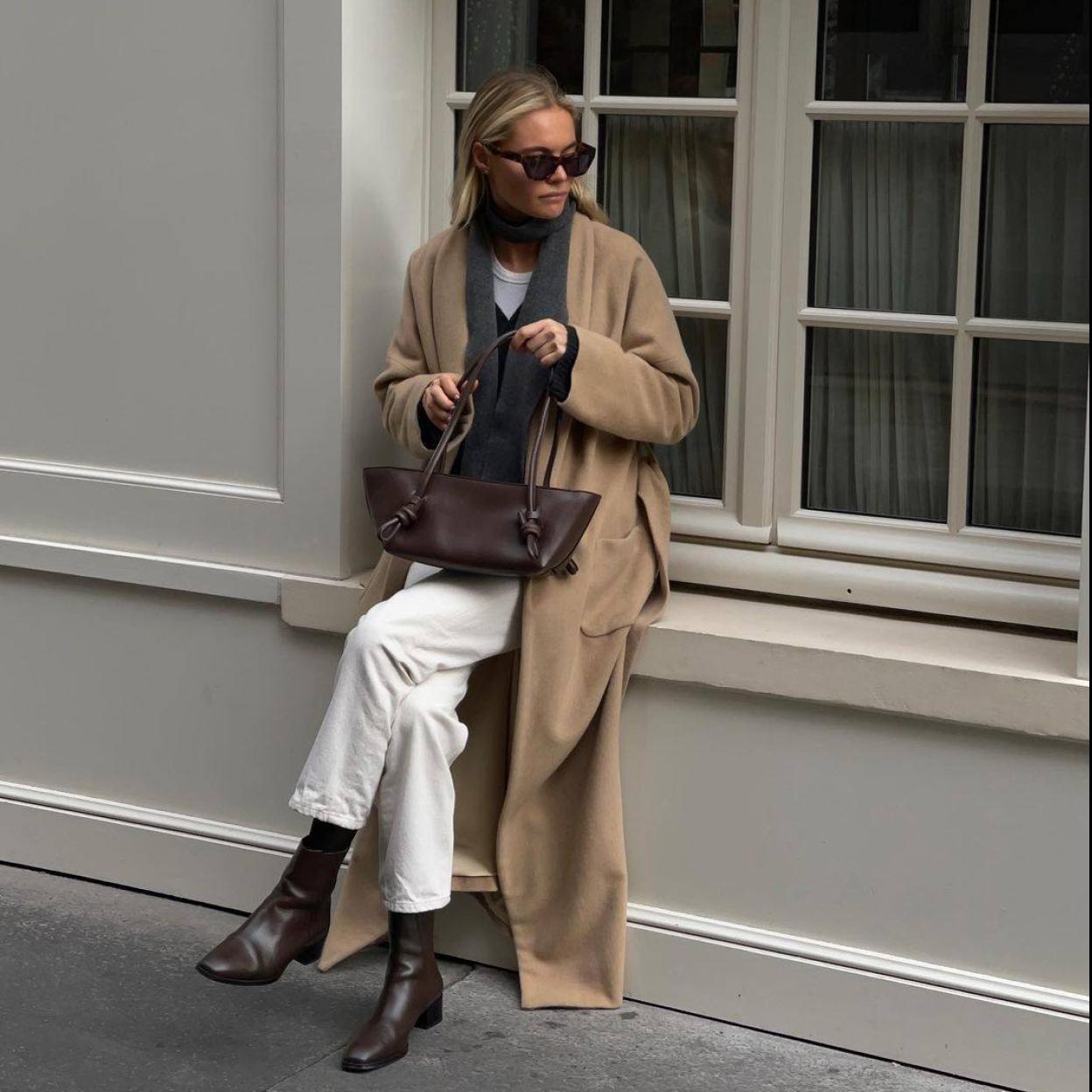 La influencer lleva unos botines chelsea con tacón bajo