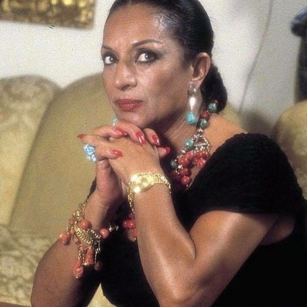 Lola Flores hizo frente a su deuda con Hacienda vendiendo su mítico piso en la calle María de Molina de Madrid, por el que pasó el Hollywood del productor afincado en España Samuel Bronston. 