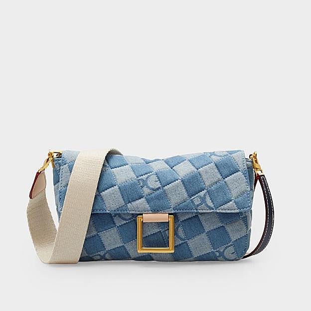 Bolso 'Soho' en denim y azul claro de Purificación García.