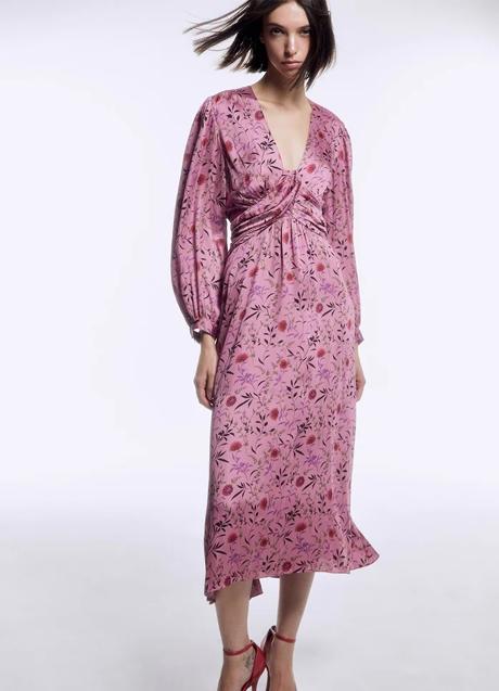 Imagen - Vestido efecto satinado con estampado de flores de Sfera. Foto: Sfera.