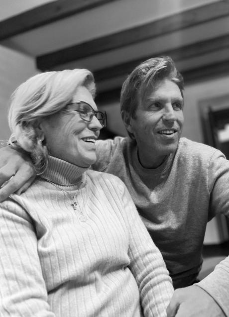 Imagen - Manuel Díaz 'el Cordobés' posa con su madre, María Dolores Díaz, en una foto reciente. (Foto: @ELCORDOBESOFICIAL)