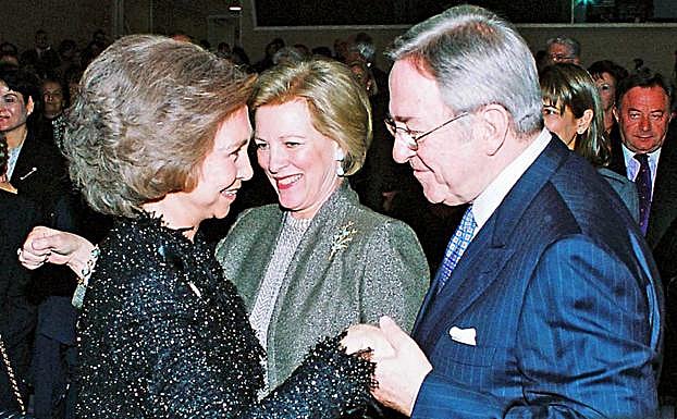 La reina Sofía con su hermano, el rey Constantino de Grecia