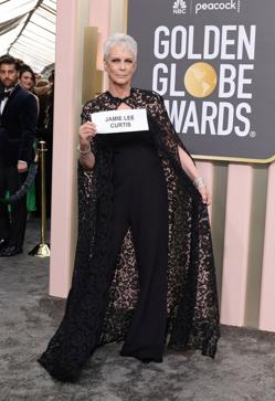 Imagen secundaria 2 - Heidi Klum, Selena Gómez con su hermana pequeña y Jamie Lee Curtis en la alfombra roja de los Globos de Oro.