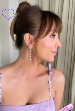 Imagen secundaria 2 - El peinado de Kaley Cuoco para los Globos de Oro 2023.