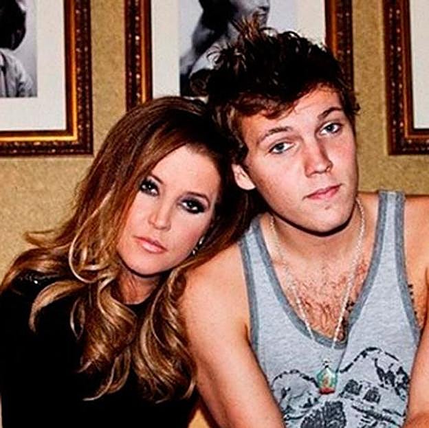Lisa Marie Presley, junto a su hijo Benjamin.