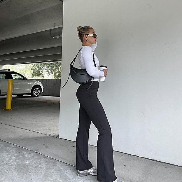 Estos leggings flare virales son los nuevos pantalones campana de moda que verás a todas tus amigas