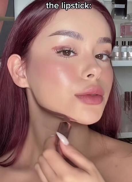 Imagen - Paso 4: Aplicar labial en línea de la mandíbula