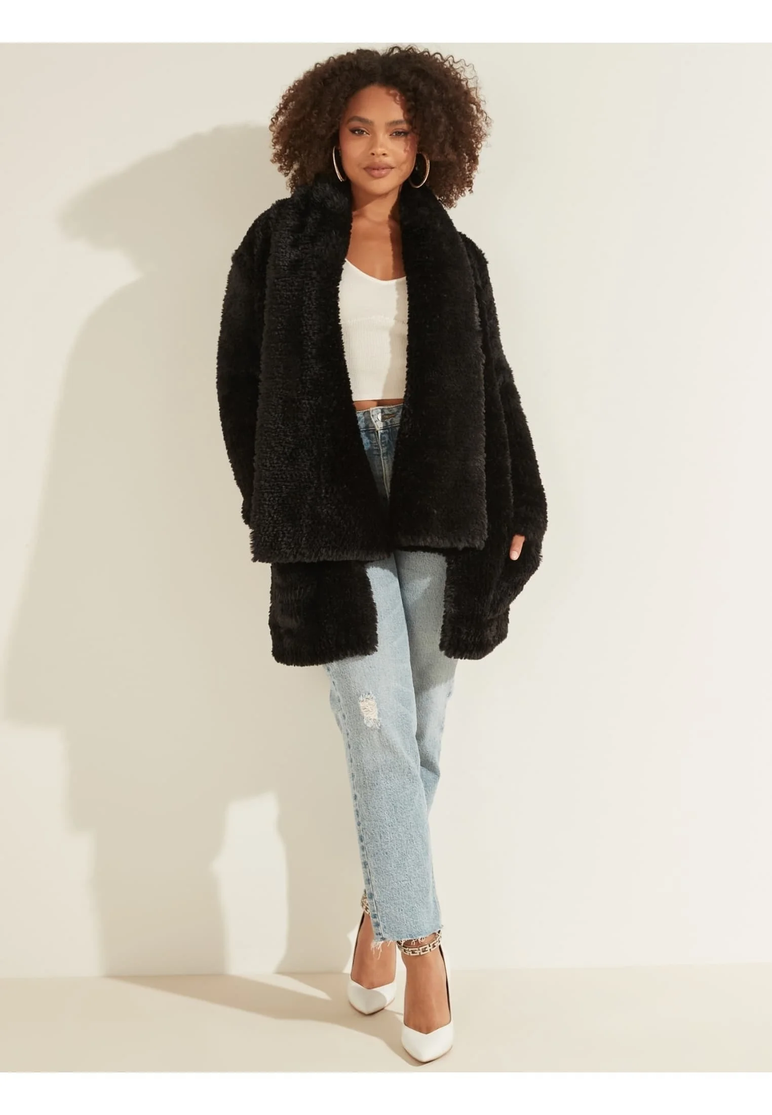 Imagen - Abrigo corto negro de Guess, 100€.