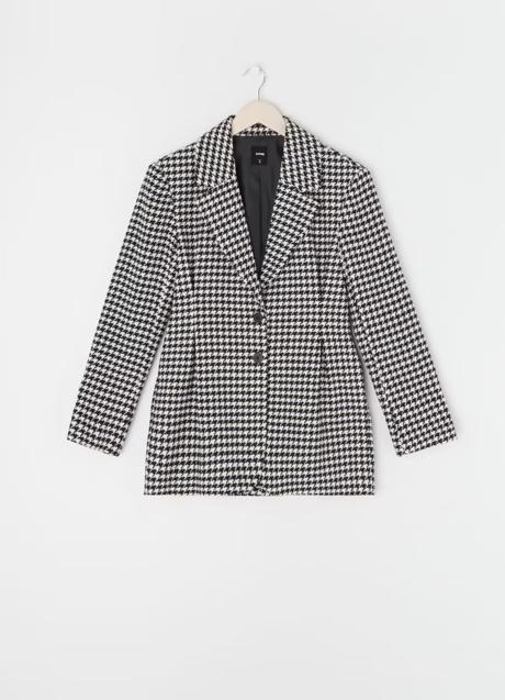 Imagen - Chaqueta con estampado de pata de gallo de Sinsay. Foto: Sinsay.