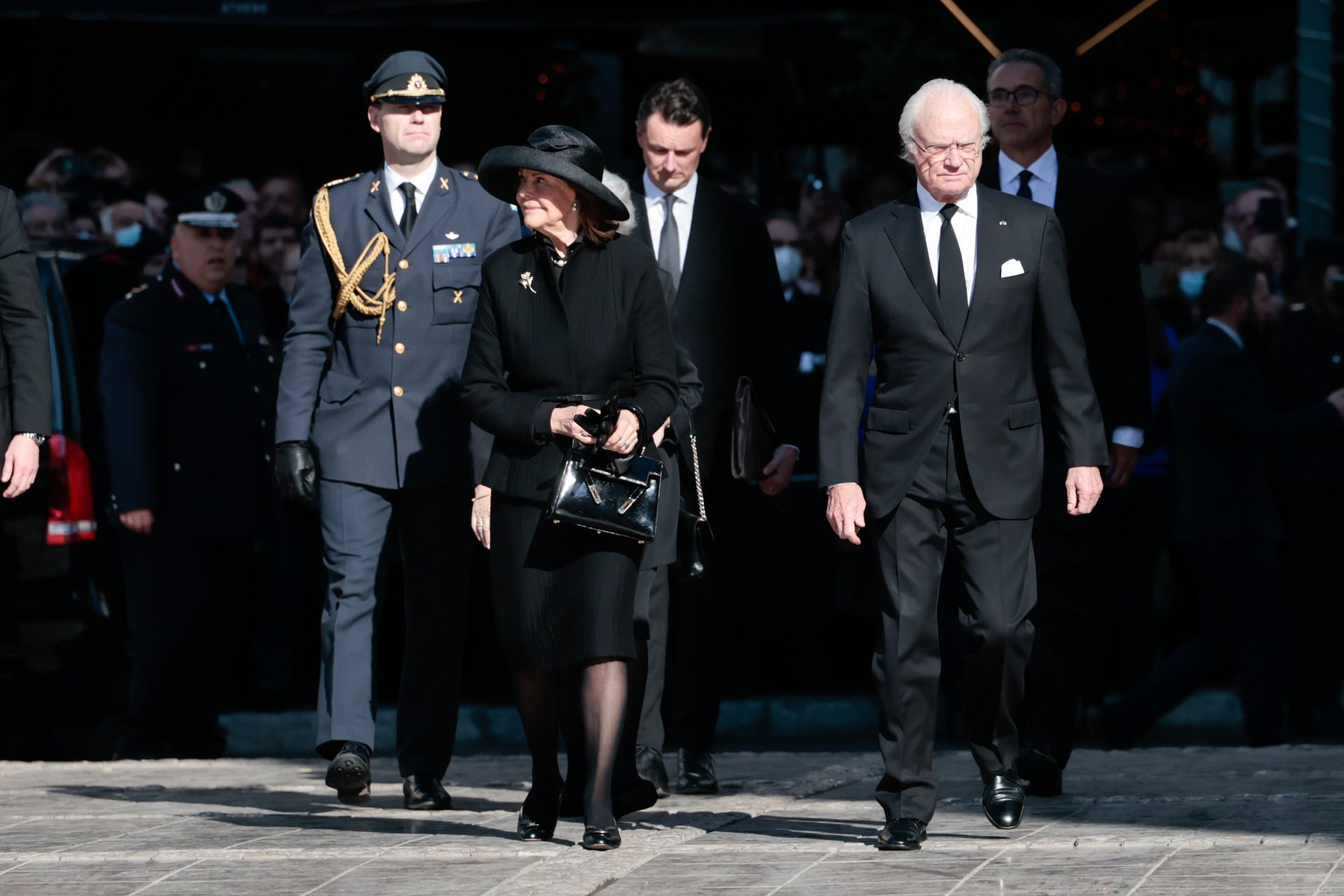 Los reyes Carlos Gustavo y Silvia de Suecia a su llegada al funeral de Constantino de Grecia.